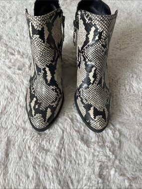 NWOT Animal print, Dr. Scholl's black insole booties with foam technology.